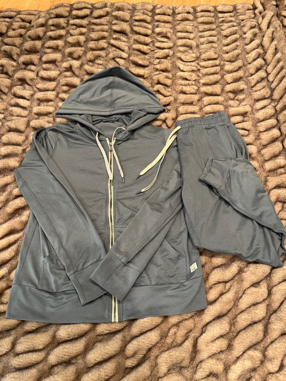 Vuori Halo Performance Zip Hoodie and Jogger set XS